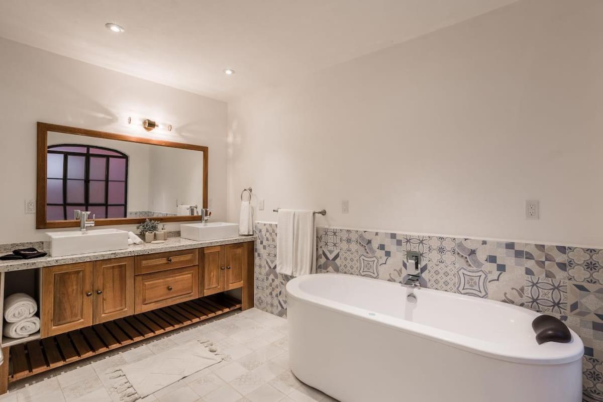 Luxury Apartments In Centro San Miguel De Allende With Rooftop & Jacuzzi Exteriör bild