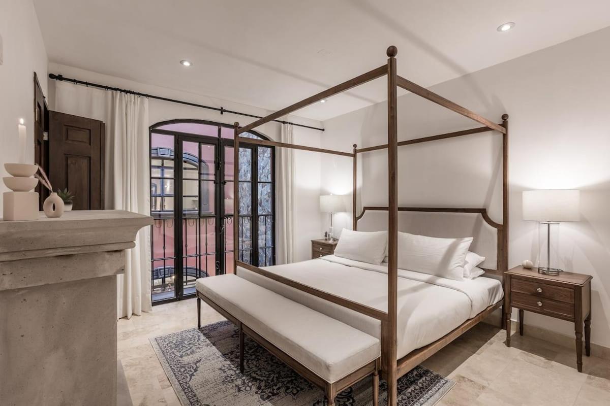Luxury Apartments In Centro San Miguel De Allende With Rooftop & Jacuzzi Rum bild